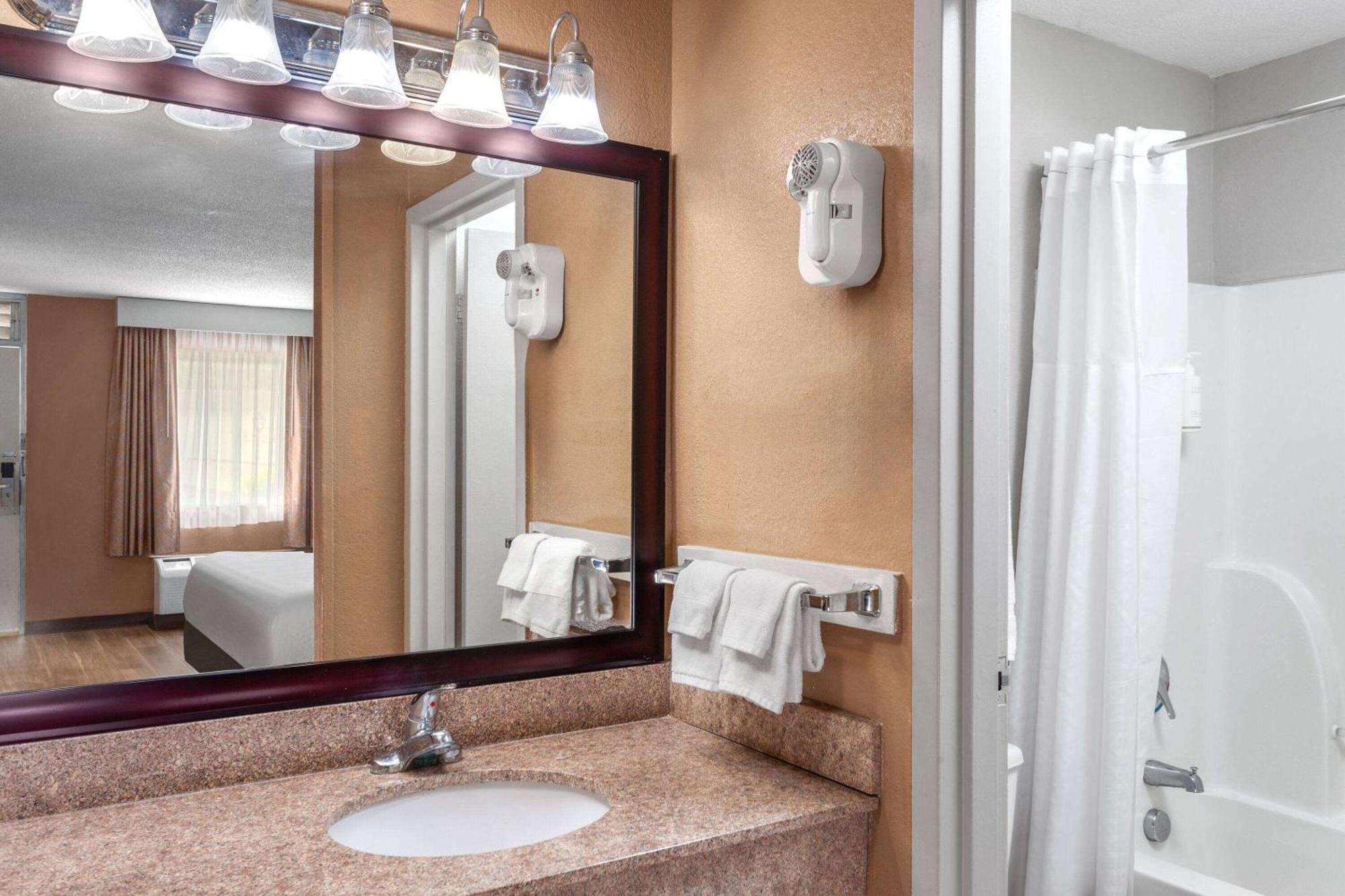 Days Inn By Wyndham Shelby Luaran gambar